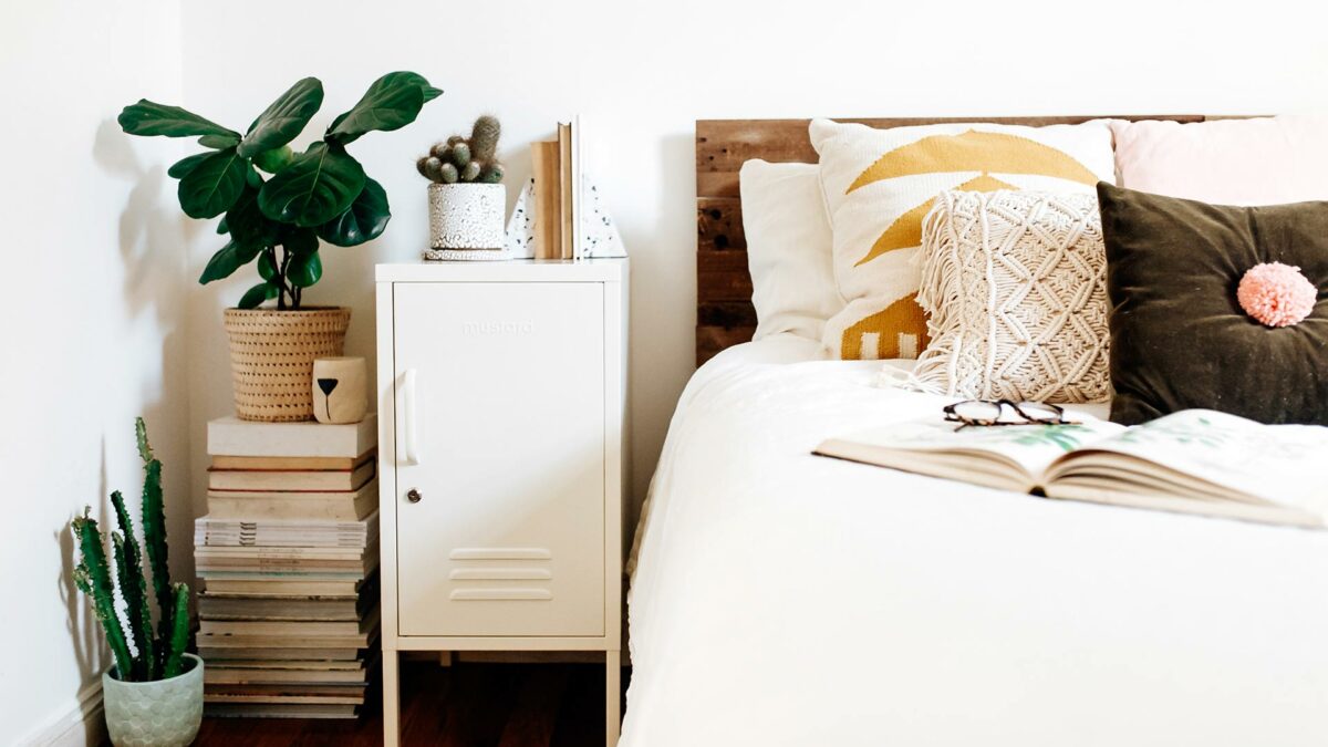 Locker shorty in white bedside 1920