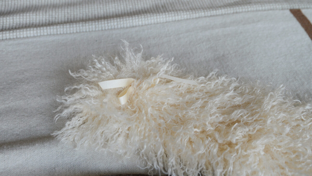 Long Fluffy HWB Tie Detail