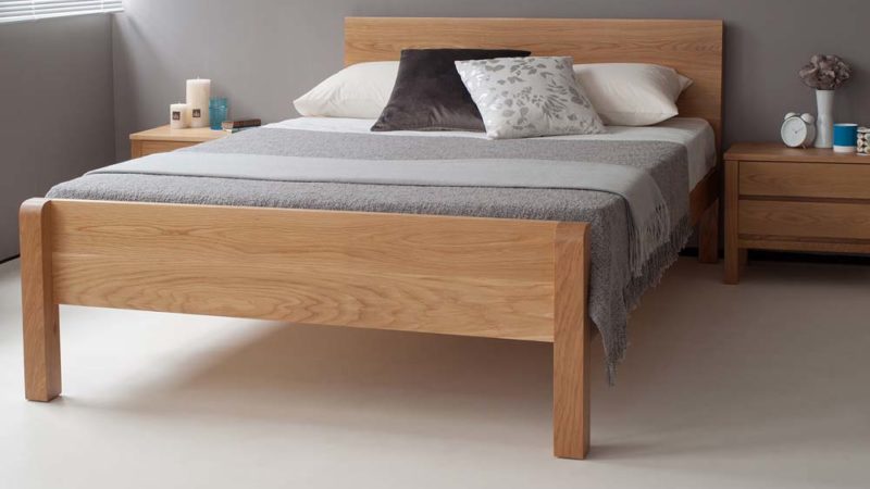 Solid oak contemporary Tibet bed with footboard