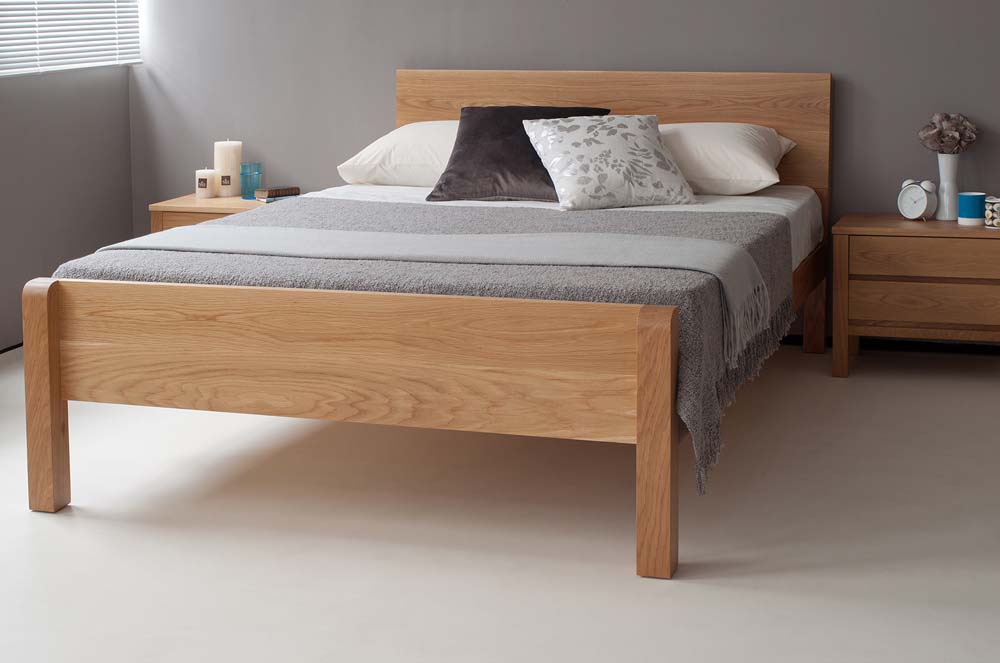 Solid oak contemporary Tibet bed with footboard