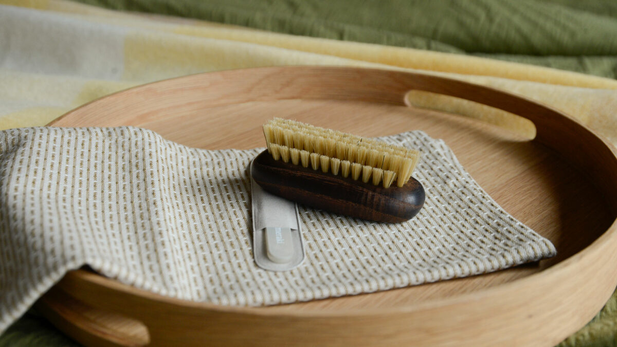 Meraki Dark Ash Nail Brush on oak tray