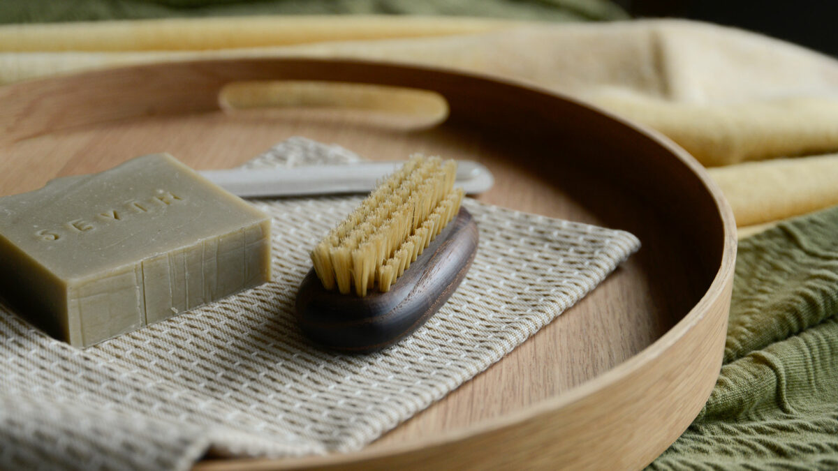 Meraki Dark Ash Nail Brush on oak tray with sevin soap