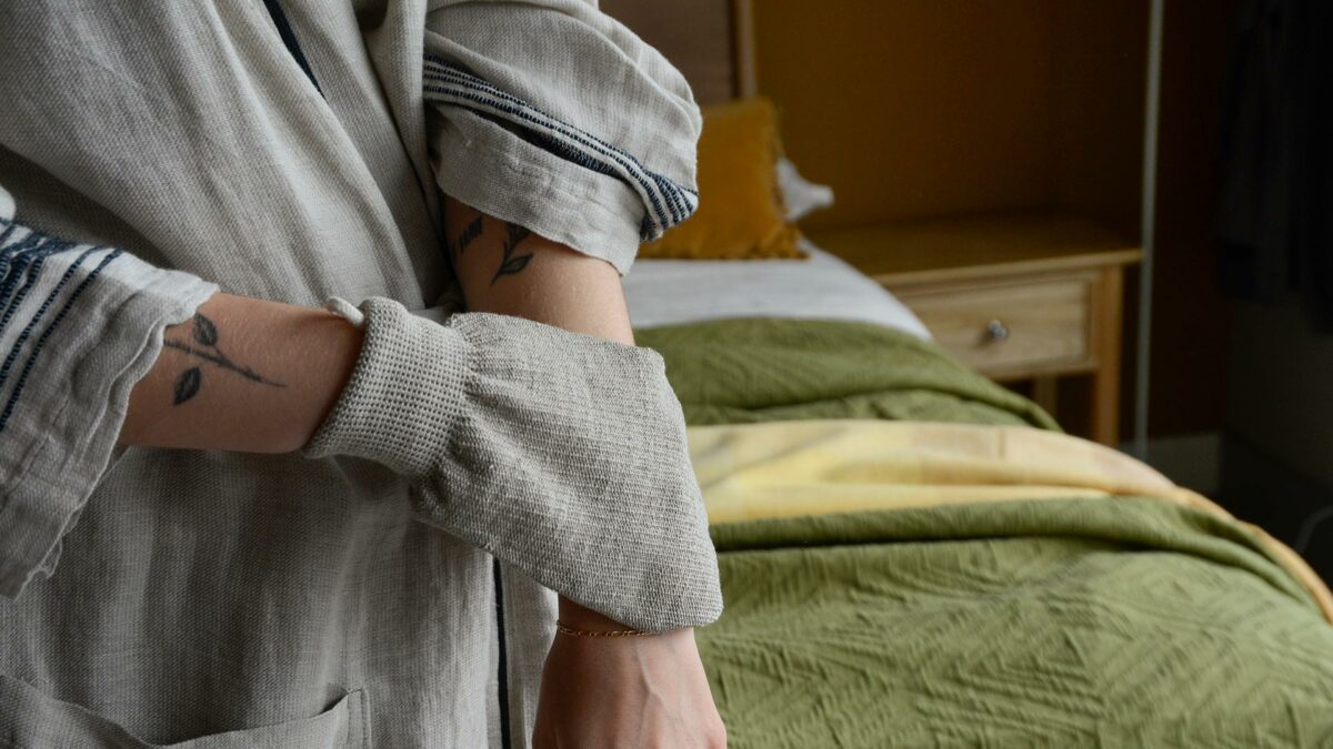 Meraki Exfoliating Glove on Model