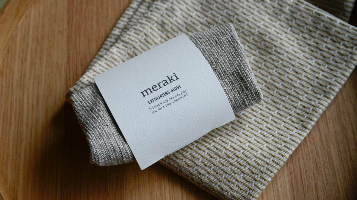Meraki Exfoliating Glove on oak tray