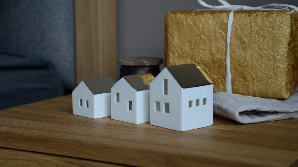mini porcelain light up houses with shiny roof in 3 sizes