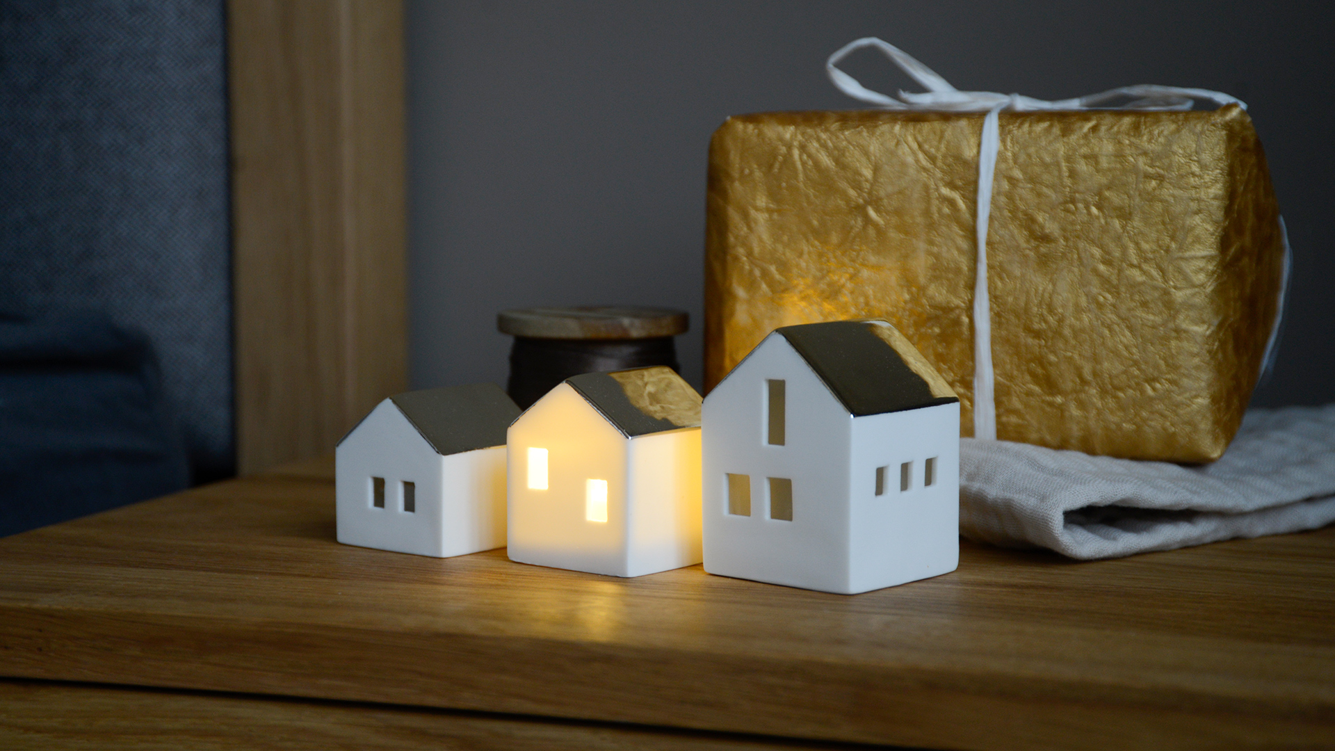 porcelain mini light up houses in 3 sizes and with gold rooves
