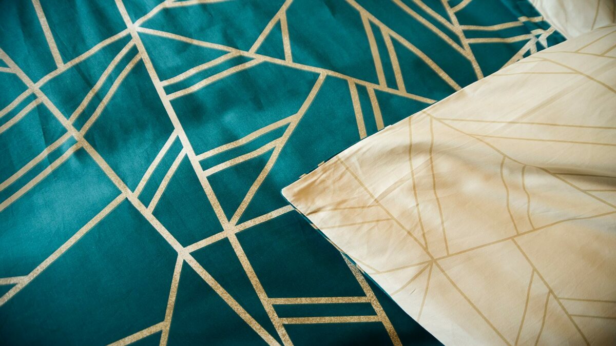 teal coloured Shards pattern reversible duvet cover