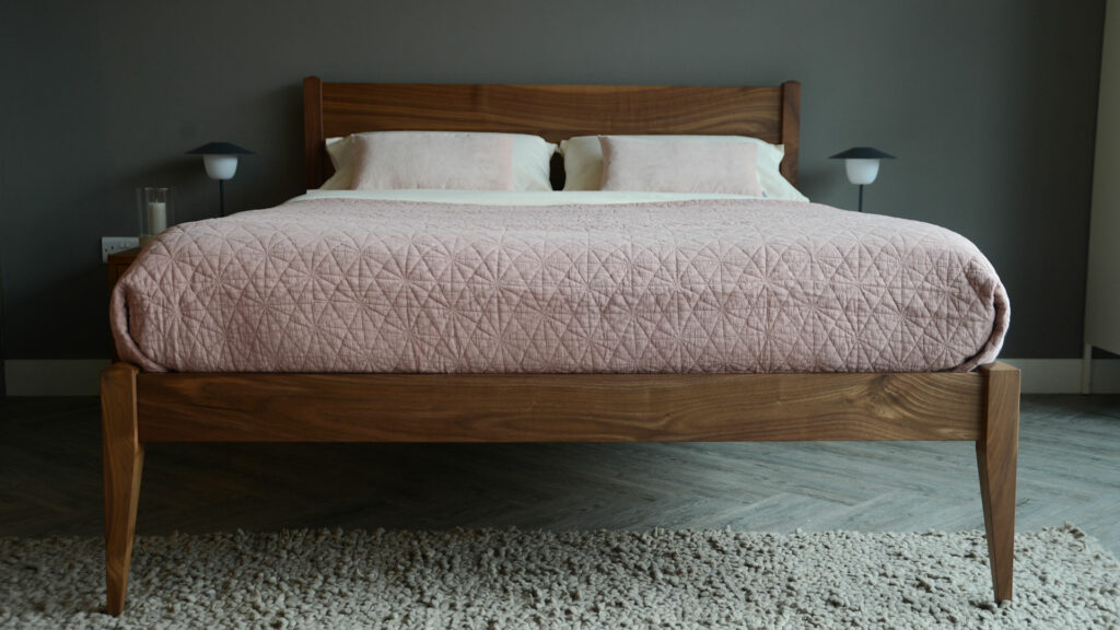 walnut cochin bed in Kingsize with a blush pink hexagon stitched quilted bedspread