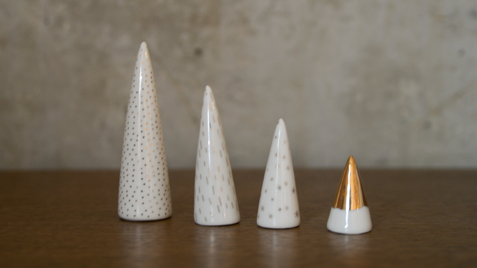 porcelain christmas tree set with gold details