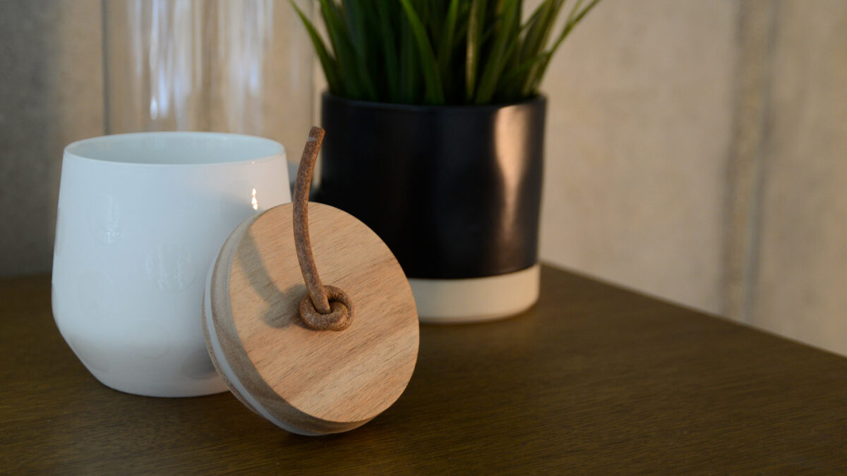 Rader Jar with Wooden Lid Lid Detail