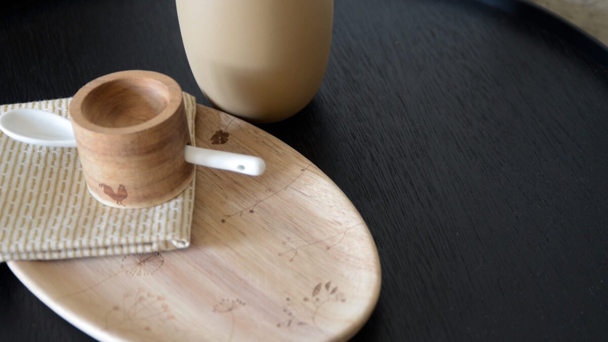 Rader Rustic Floral Oak Trays Small with egg cup