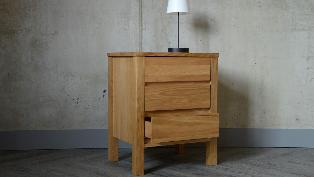 Shaker oak bedside chest of drawers