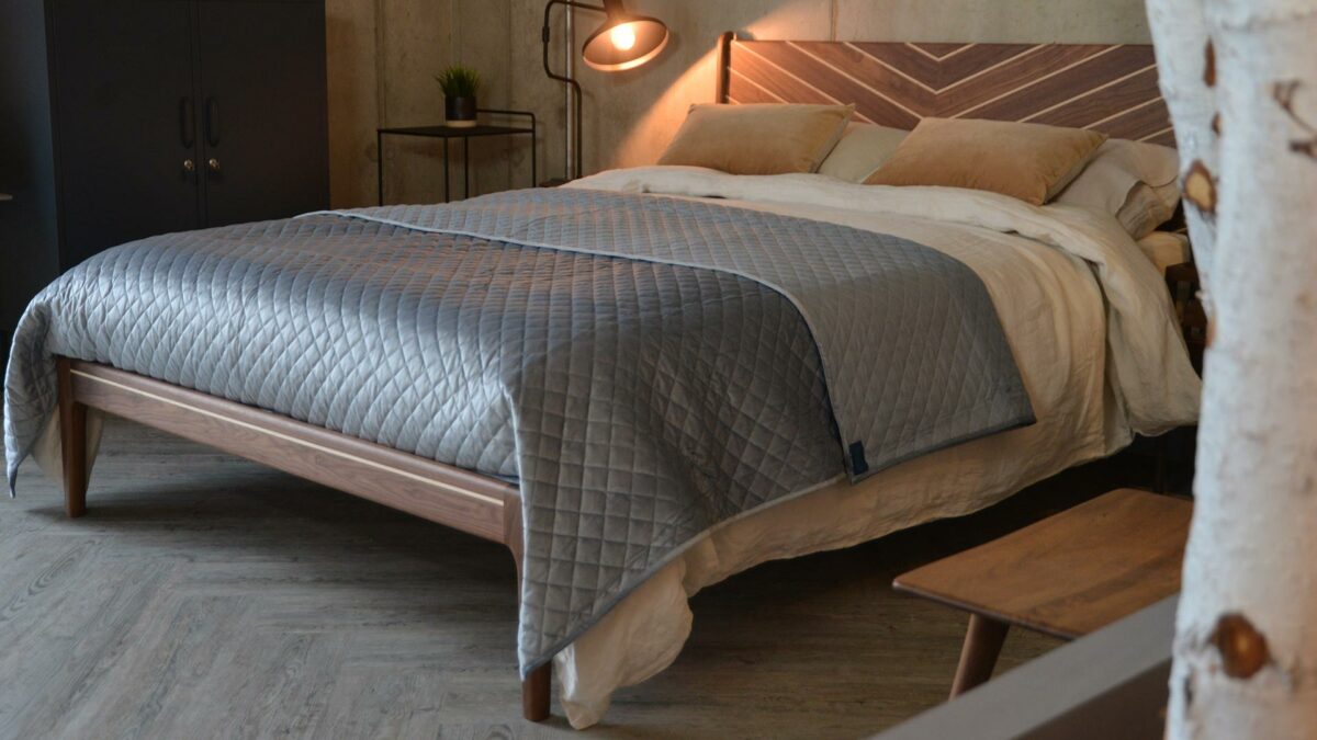 Reversible silver grey velvet-look quilted bedspread on a Kingsize Special Hoxton bed