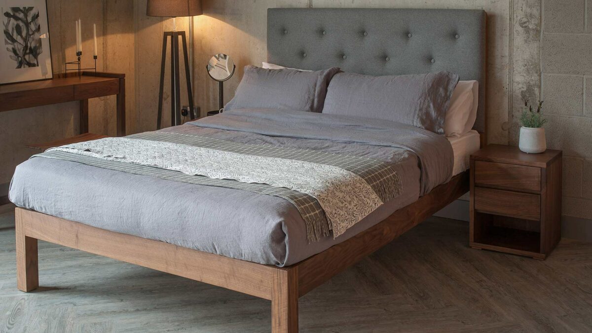 Skye 3Q walnut bed with tall buttoned headboard - roomset