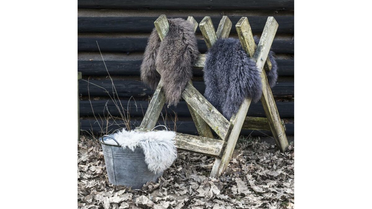Tibetan-sheepskin-throws