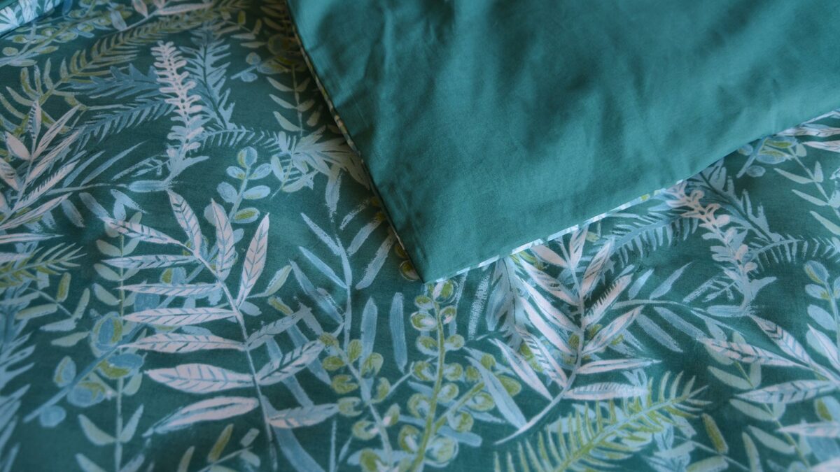 Teal-coloured tropical leaves print duvet cover set a closer view