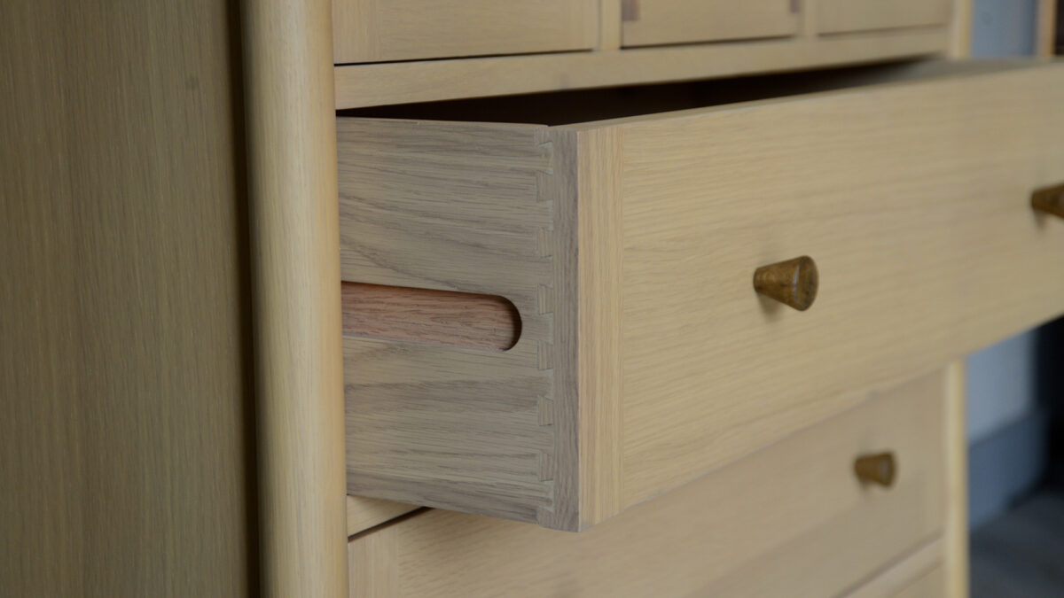 Two Tone 6 drawer chest dovetail detail