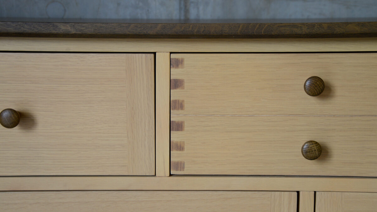 Two Tone Wide Unit 6 drawer drawer detail