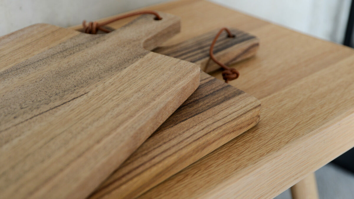 Walnut wood chopping boards with handle in two sizes