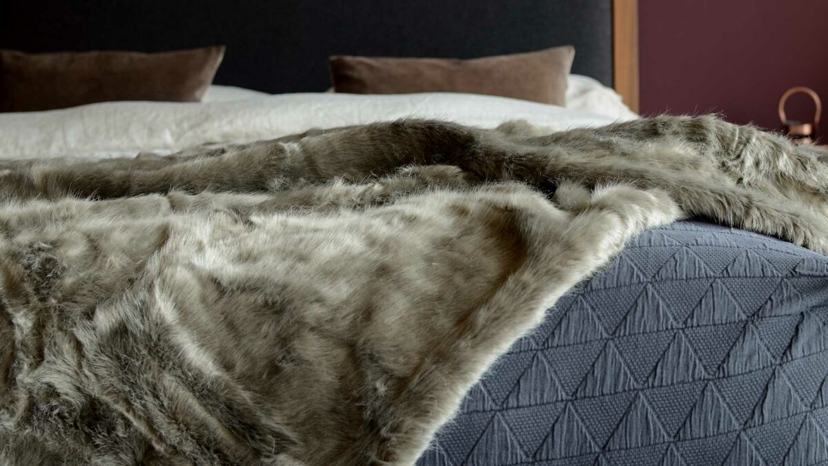 Wild-Mink-faux-fur-throw