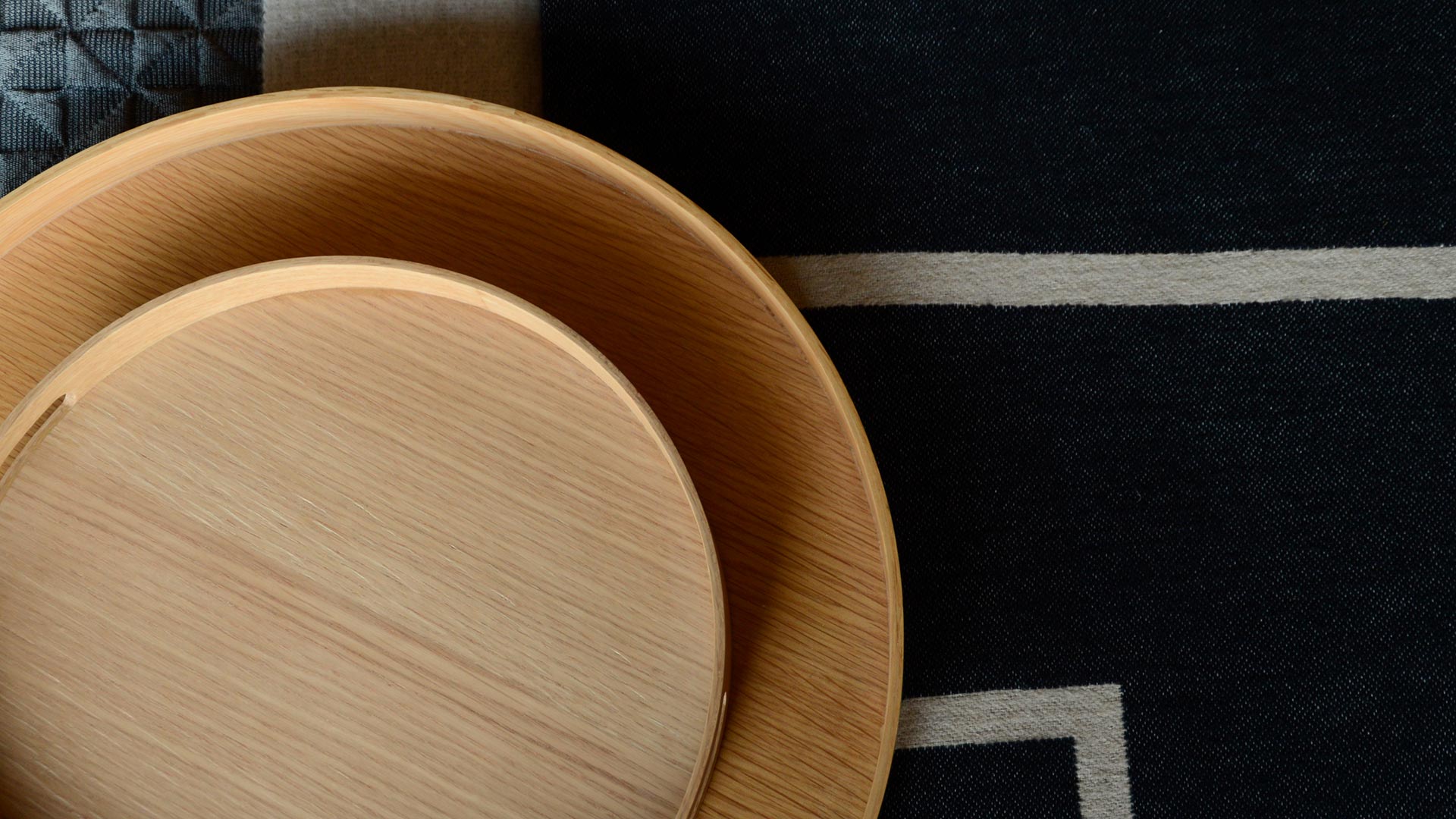 Round oak tray discount