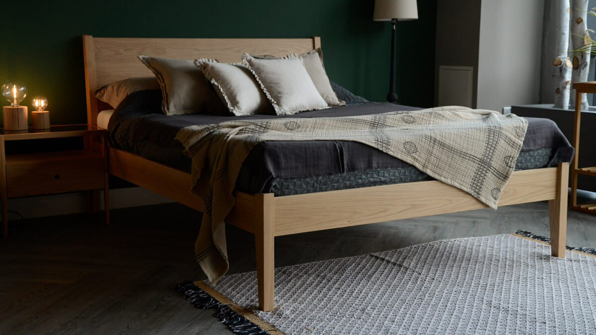 Zanskar bed in solid oak