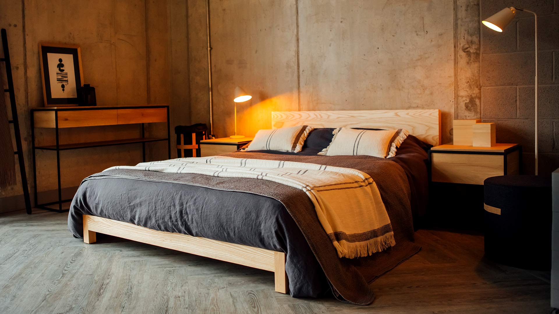 boho bedding on the Sonora low wooden bed for a contemporary Nordic look