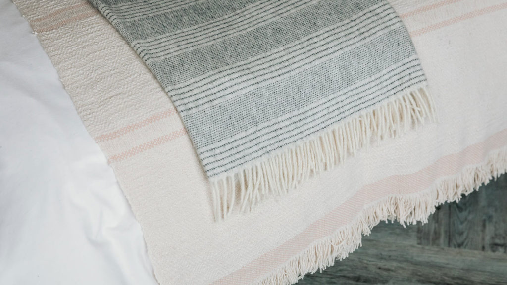 Andas throw in ivory and blush pink