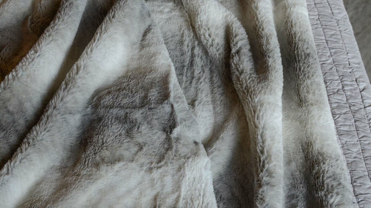 angora-look-super-soft-throw