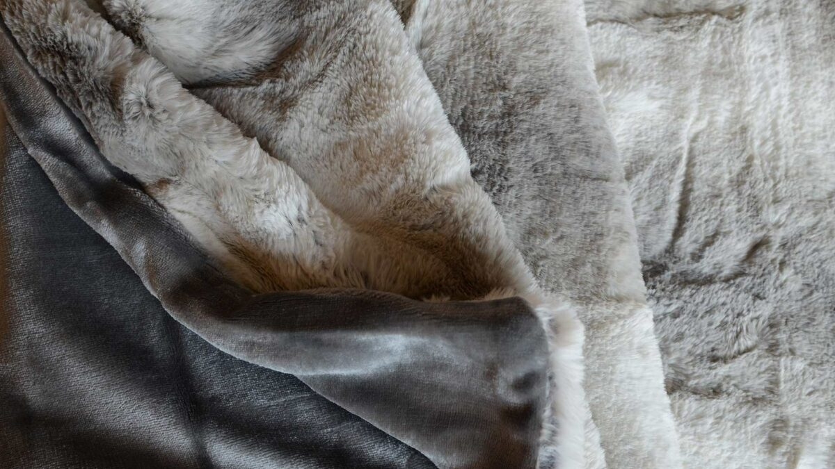 angora-look-super-soft-throw