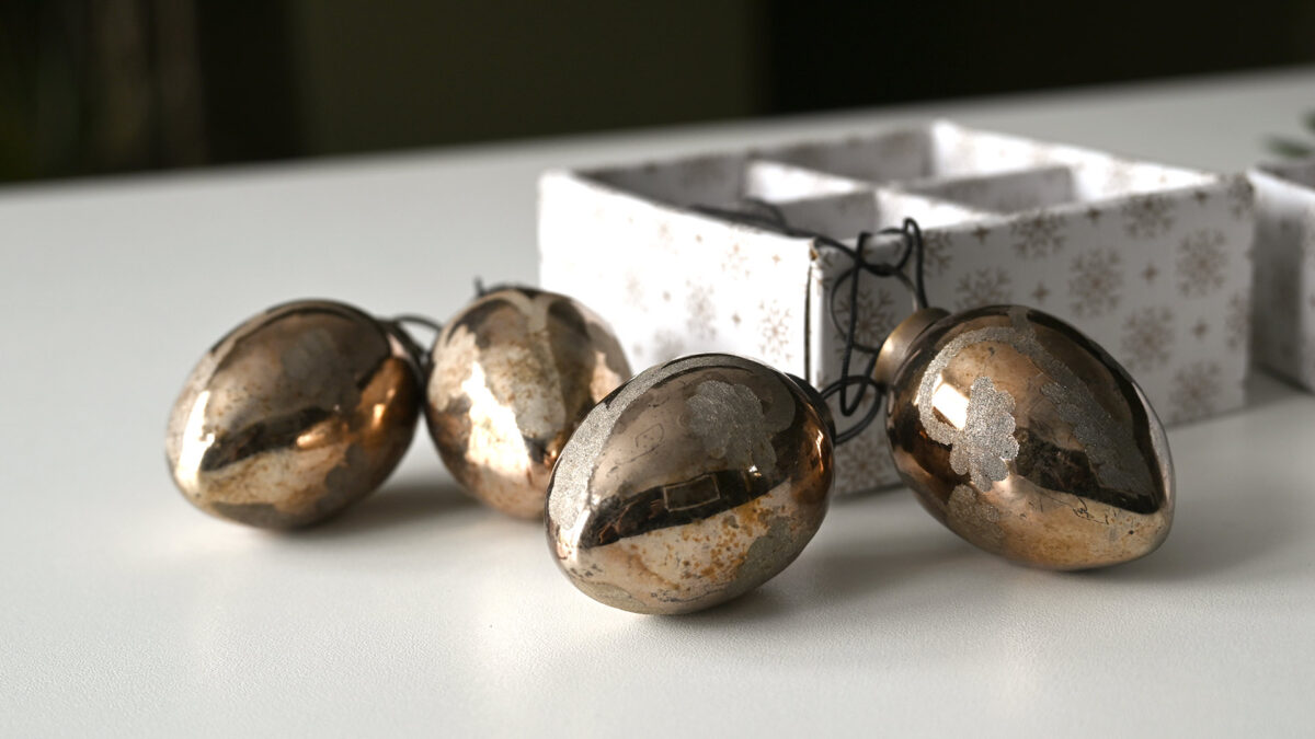 Box of Luxury Glass Christmas Decorations - Antique Gold - Image 4