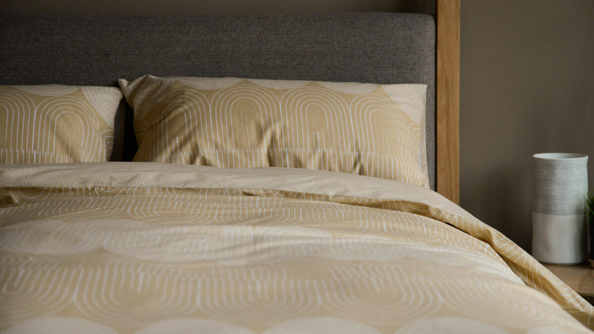 arch print duvet set in honey
