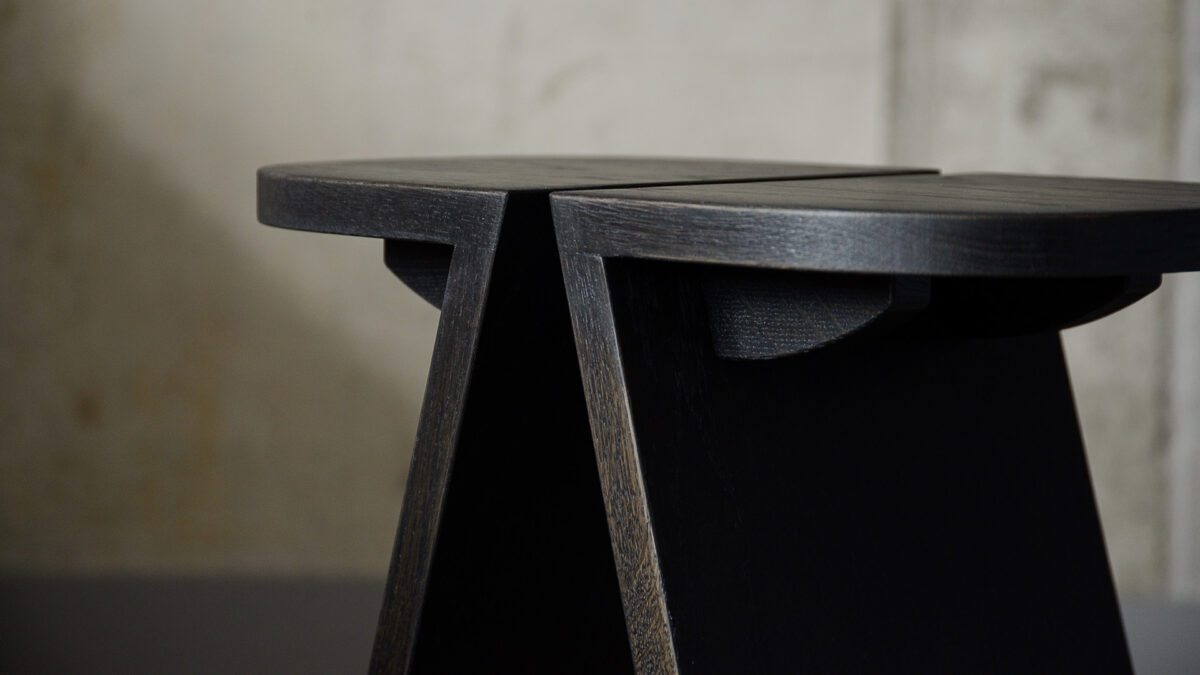 avio close up dark finish table