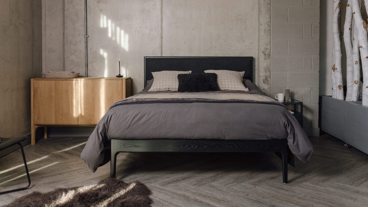 Quick Ship Black Oak Carlisle Bed - Image 9