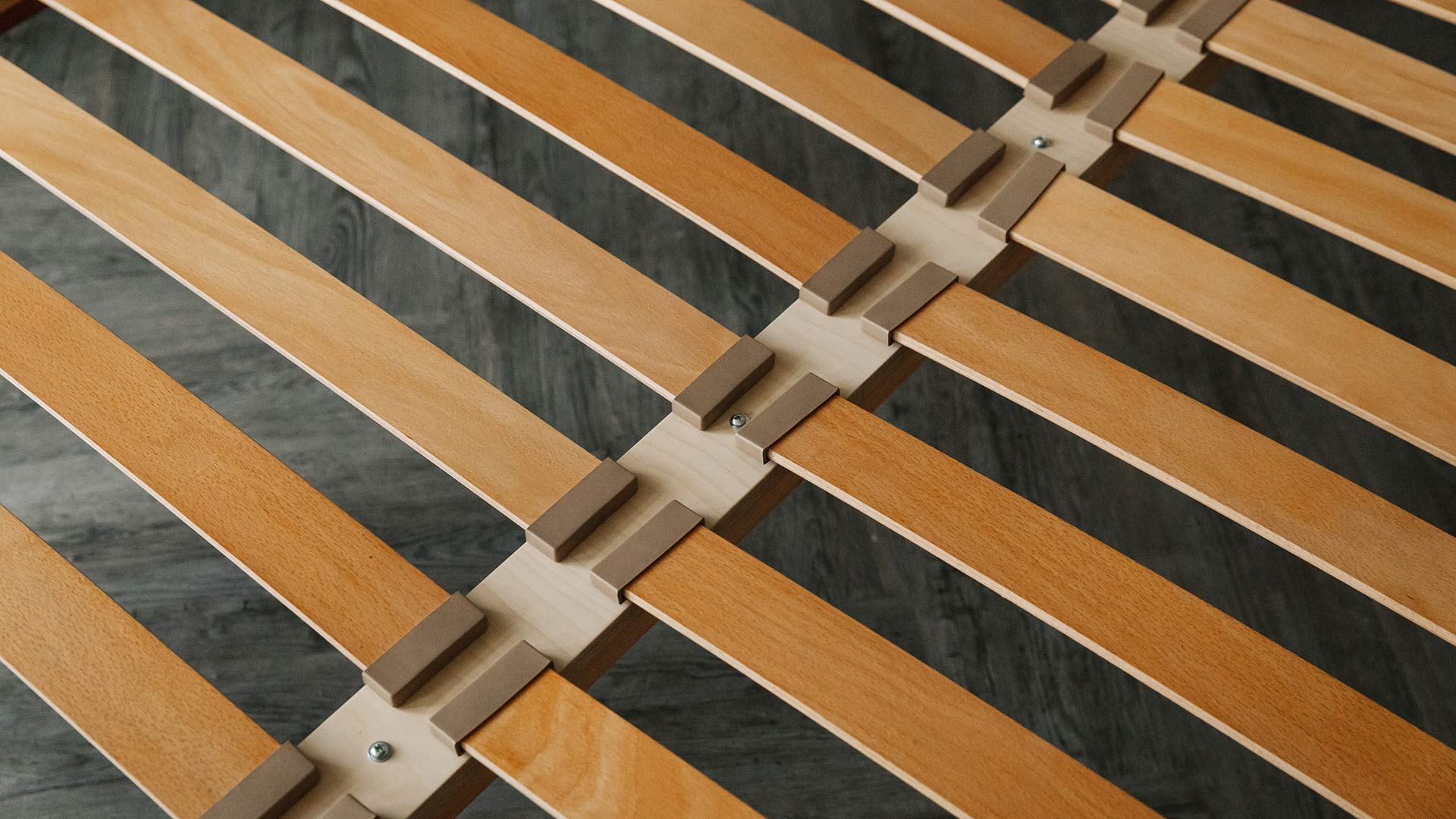 Beech Sprung slats vs Solid Pine Natural Bed Company