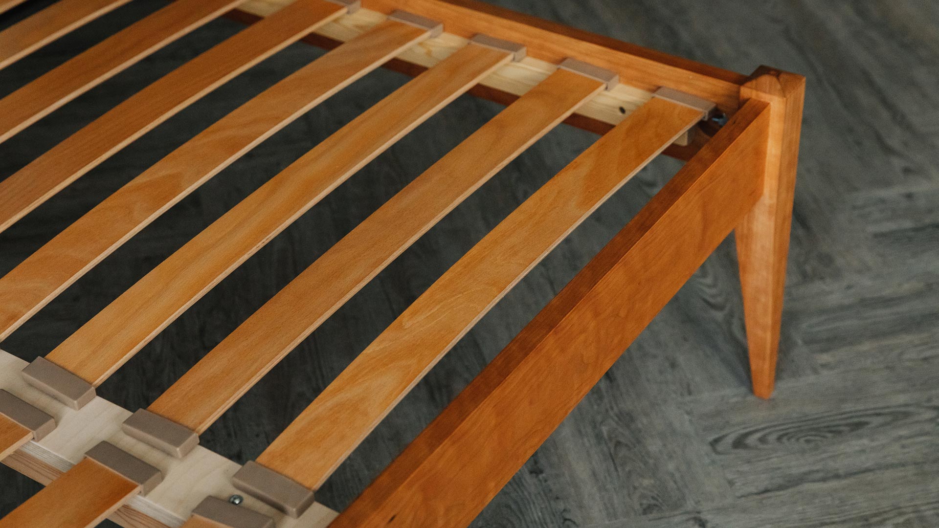 Beech Sprung slats vs Solid Pine Natural Bed Company