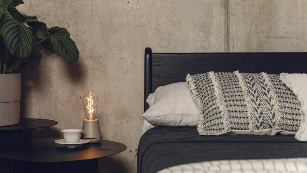 beige outdoor lamp with black Pimlico bed 23