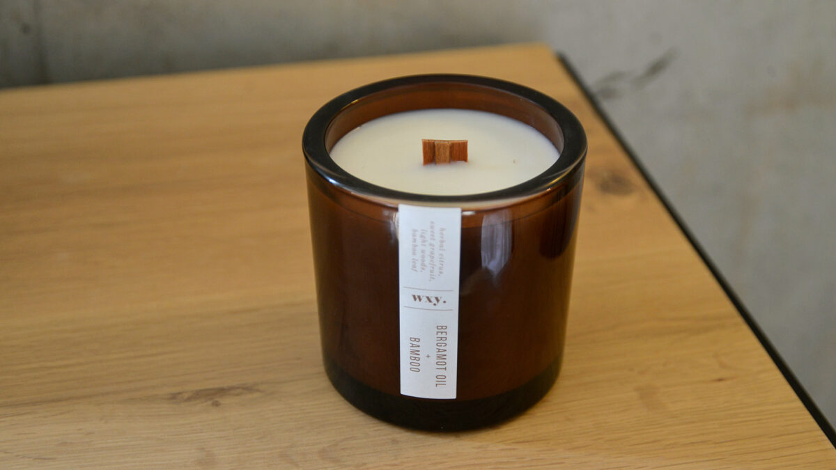 bergamot-oil-and-bamboo-candle wood-wick candle