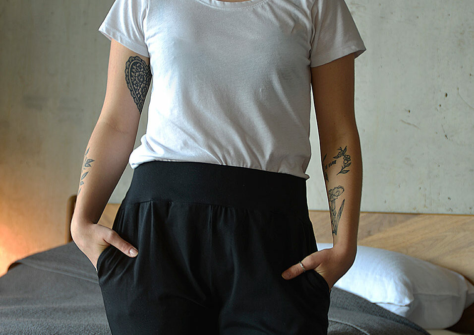 beth in jersey trousers black drop crotch