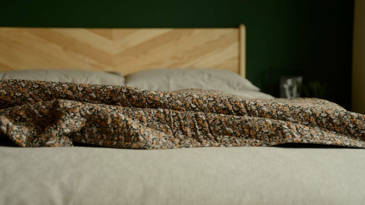 black and terracotta mini paisley print throw