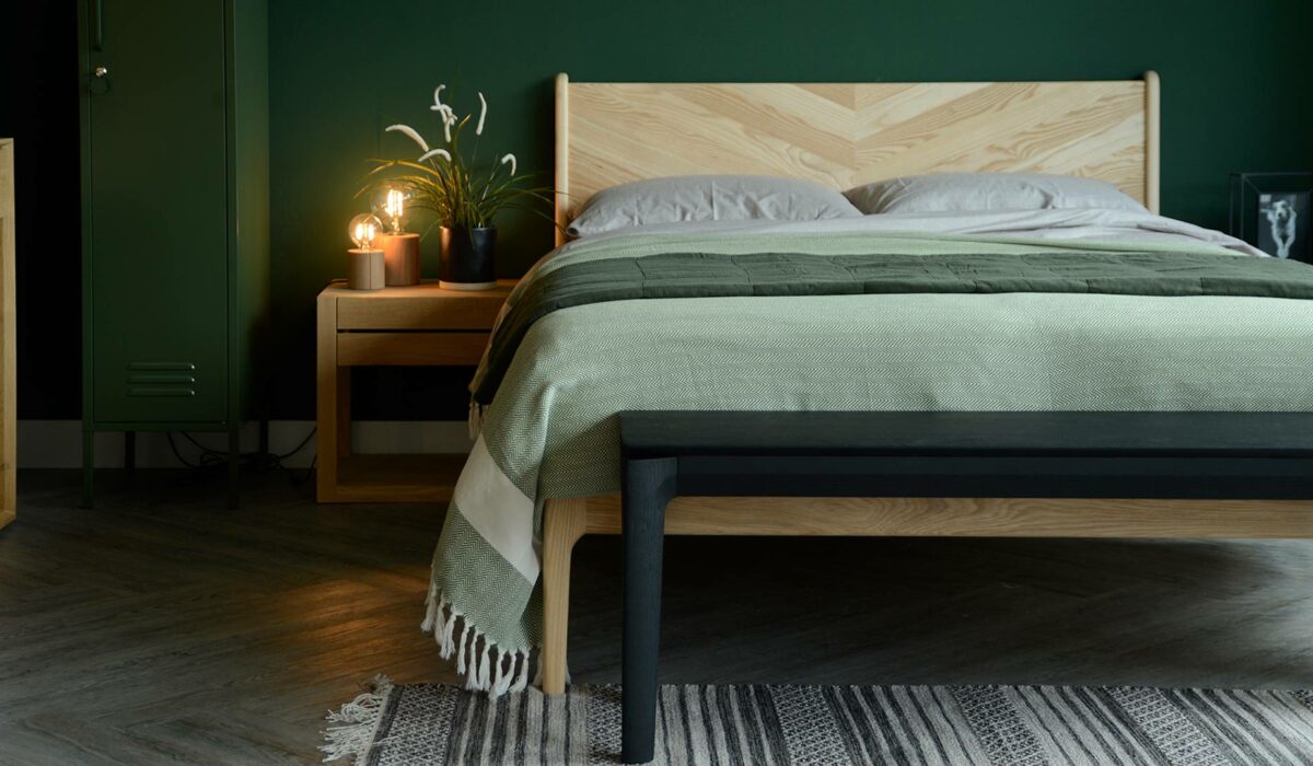 black bok bench with ash bed