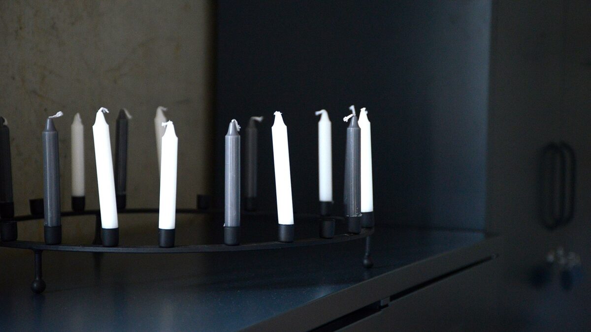 black circular candle holder centrepiece