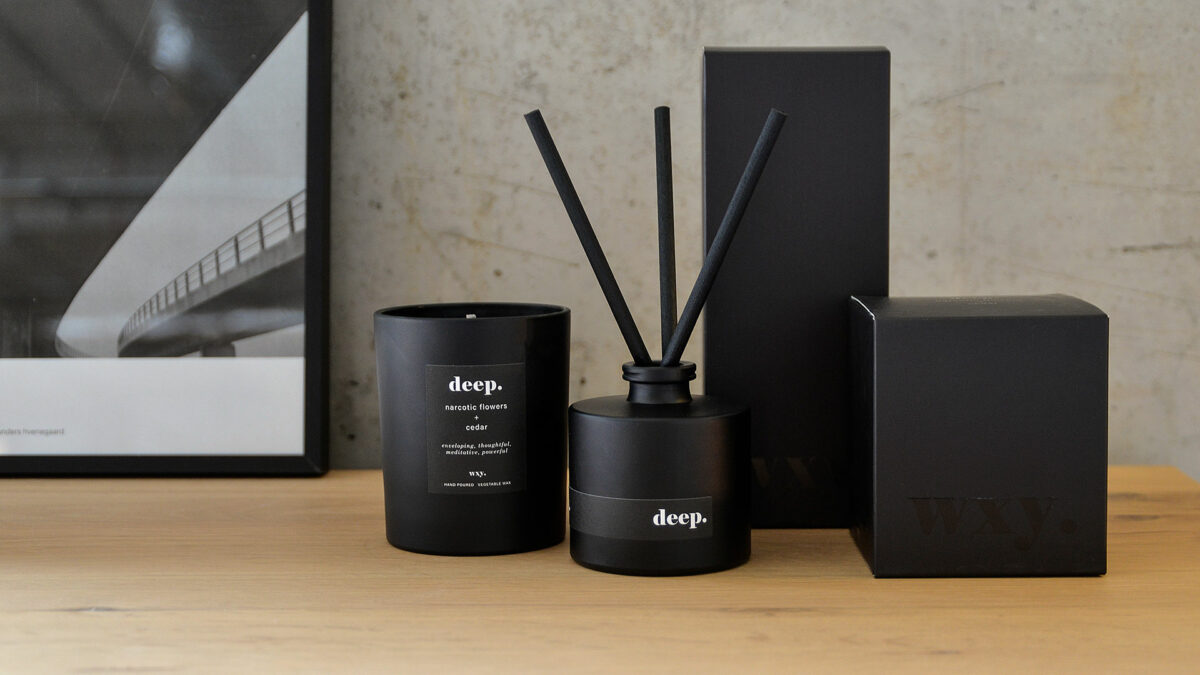black collection scented candle and diffuser Deep