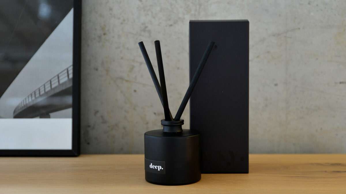 black collection scented diffuser deep