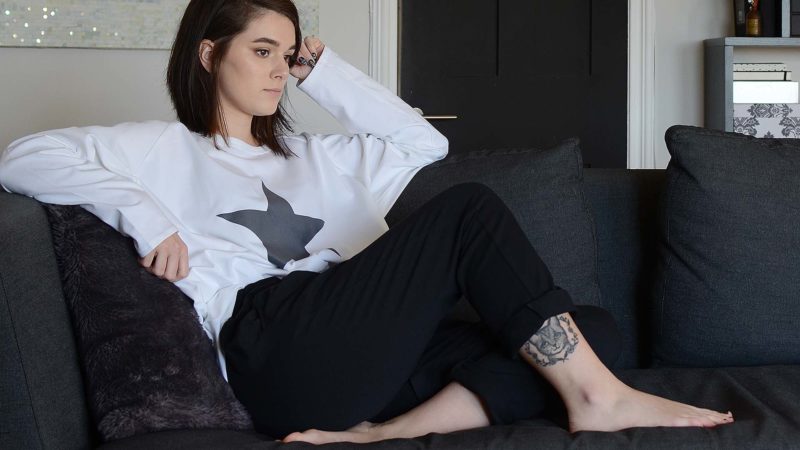 black joggers2 and white top with black star 1920