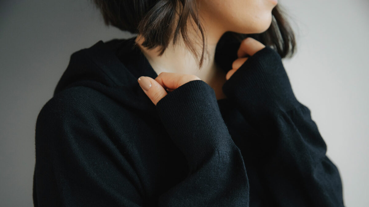 black knitted hoodie detail