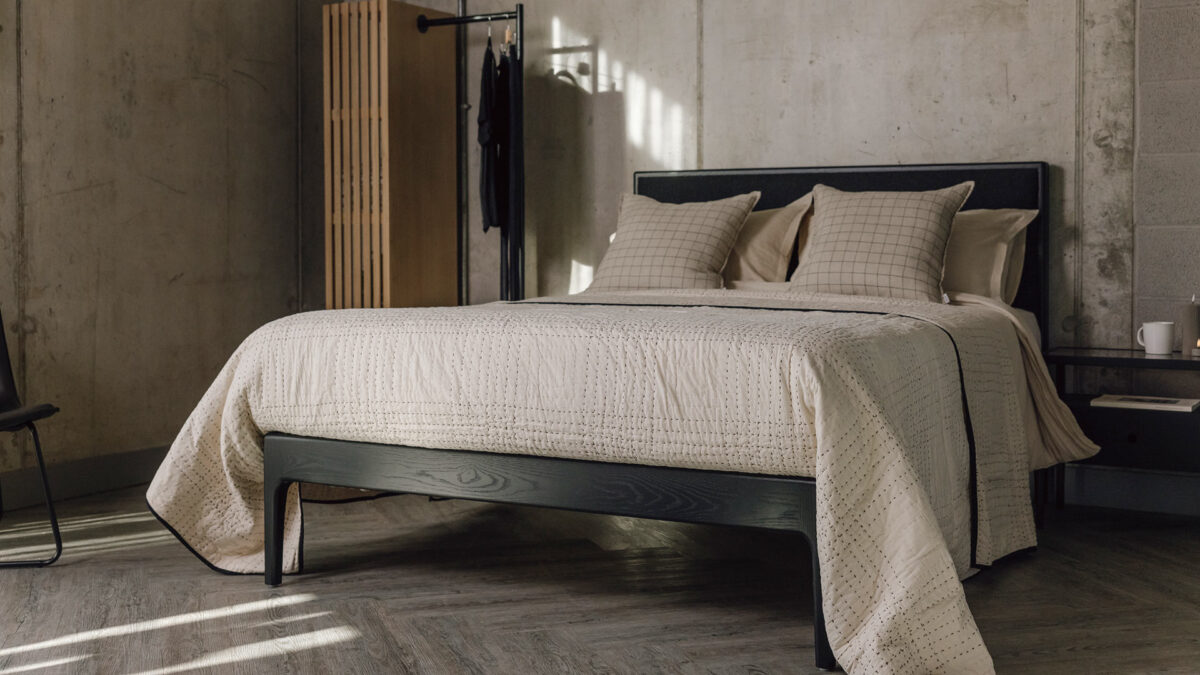 Carlisle Bed - Black Oak Edition