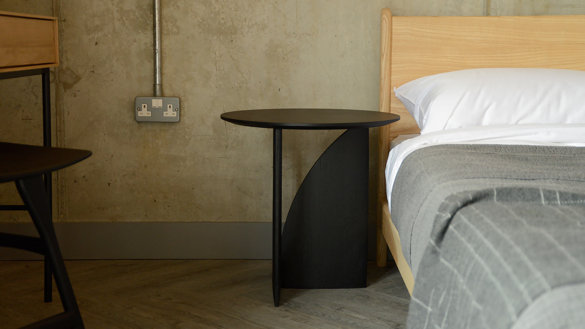 Geometric shop night stand