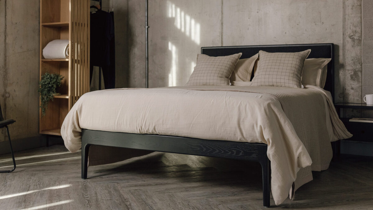 Quick Ship Black Oak Carlisle Bed - Image 4