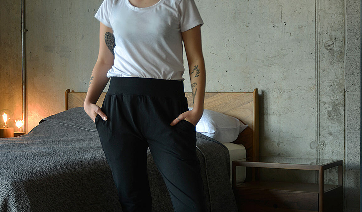 black taper leg pants in jersey 1400